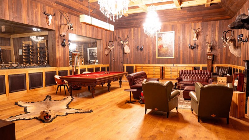 Billiards room and lounge