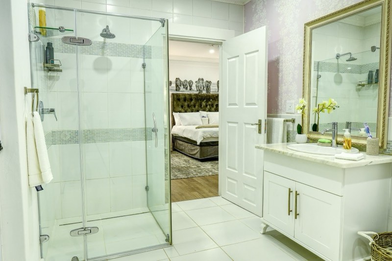 En-suite bathroom