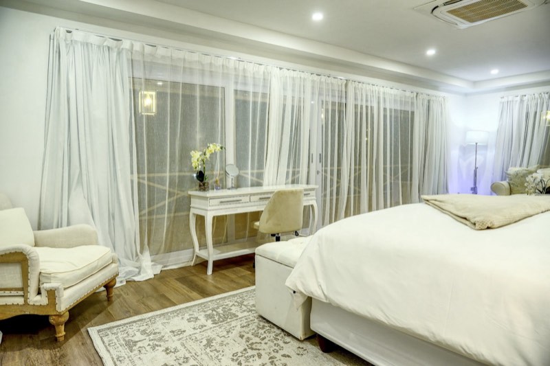 Bedroom suite