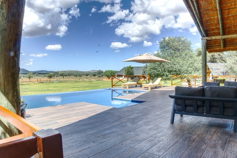 Palace deck & infinity pool